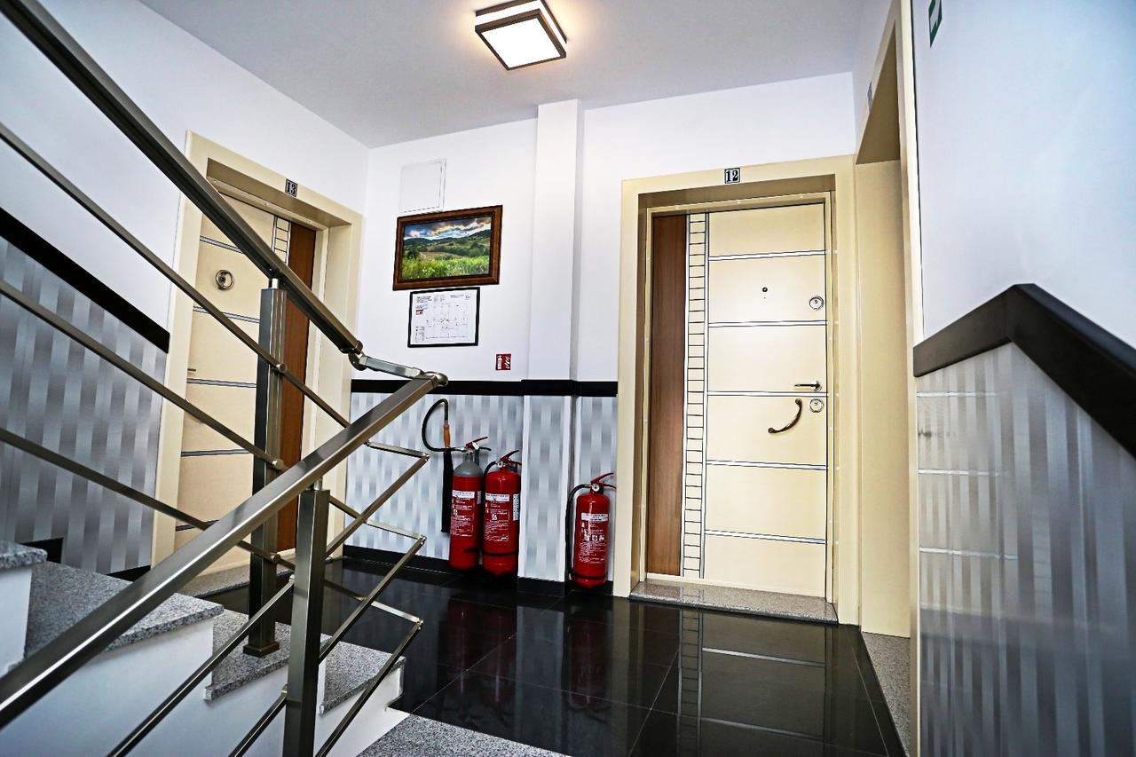 Apart Hotel Central Momcsilgrad Kültér fotó