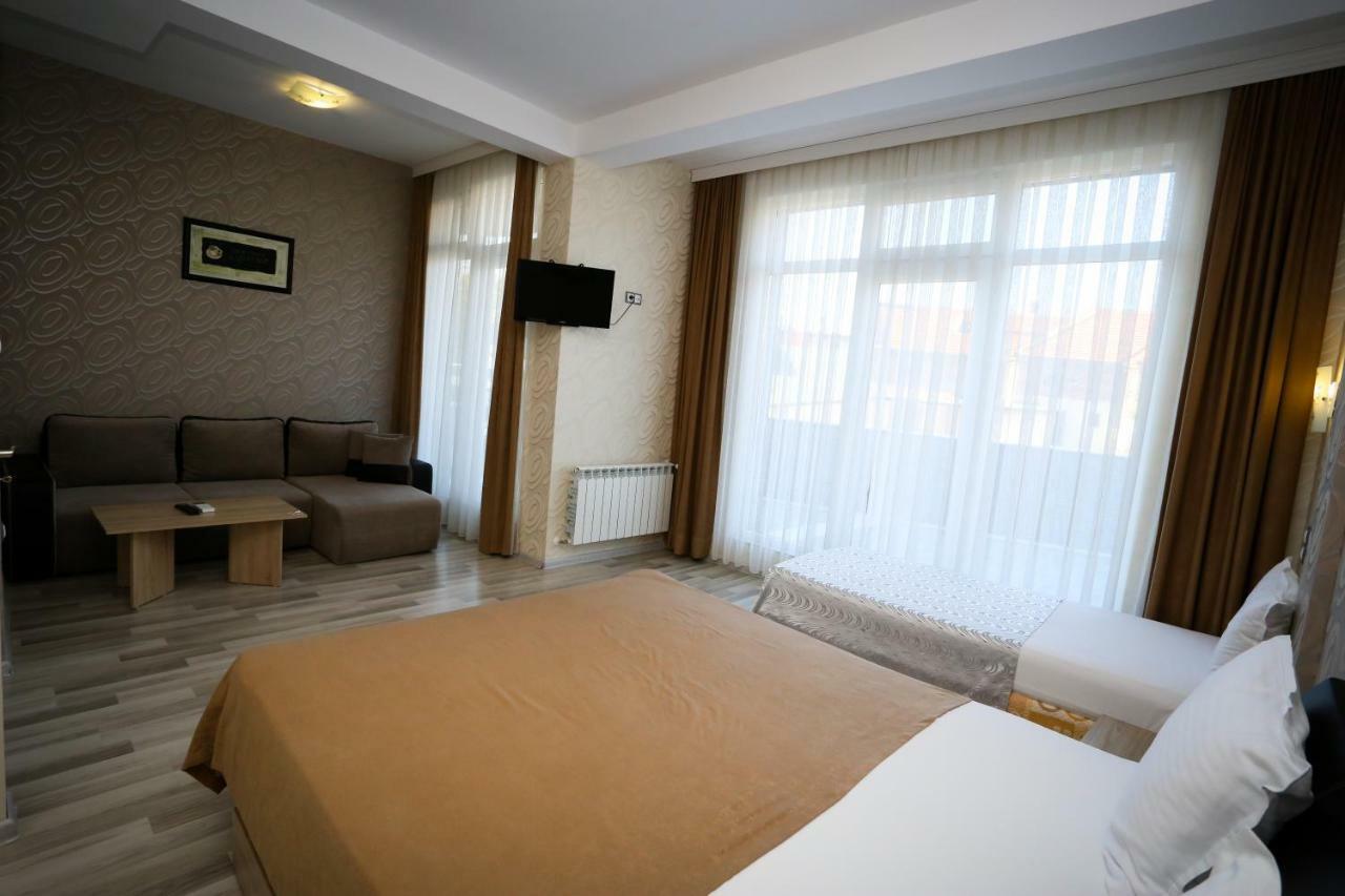 Apart Hotel Central Momcsilgrad Kültér fotó