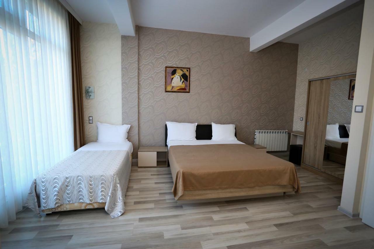 Apart Hotel Central Momcsilgrad Kültér fotó